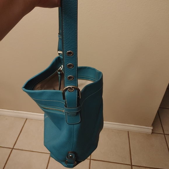 Coach - Picture 4 of 6